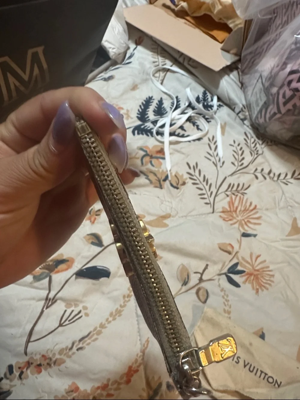 Louis Vuitton Beige Checkered Card Pouch with Gold Floral Accent - Picture 4 of 5